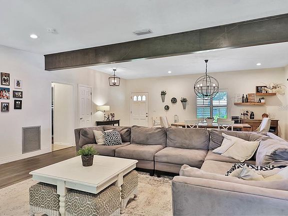 3rd image of 131 Park Ln SE