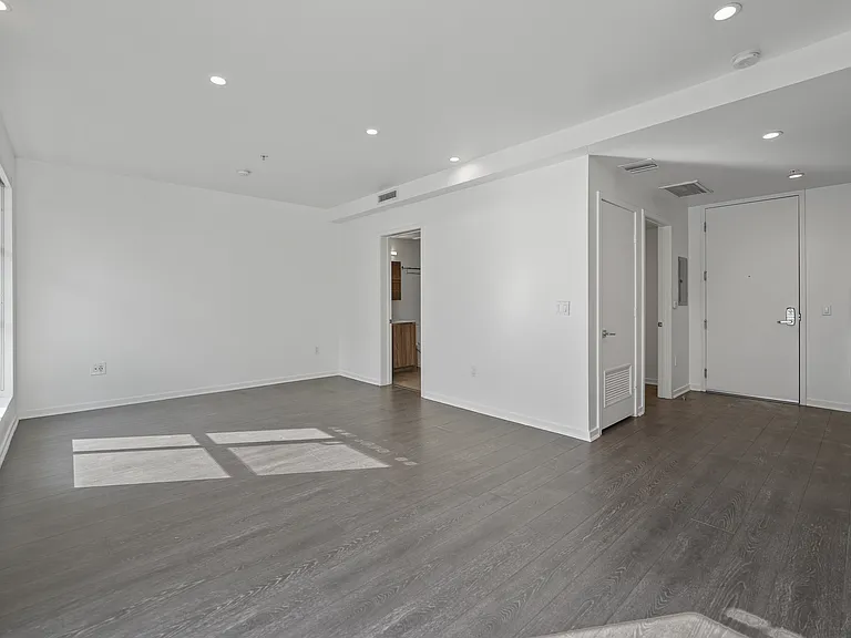 5800 Harold Way — Photo 12