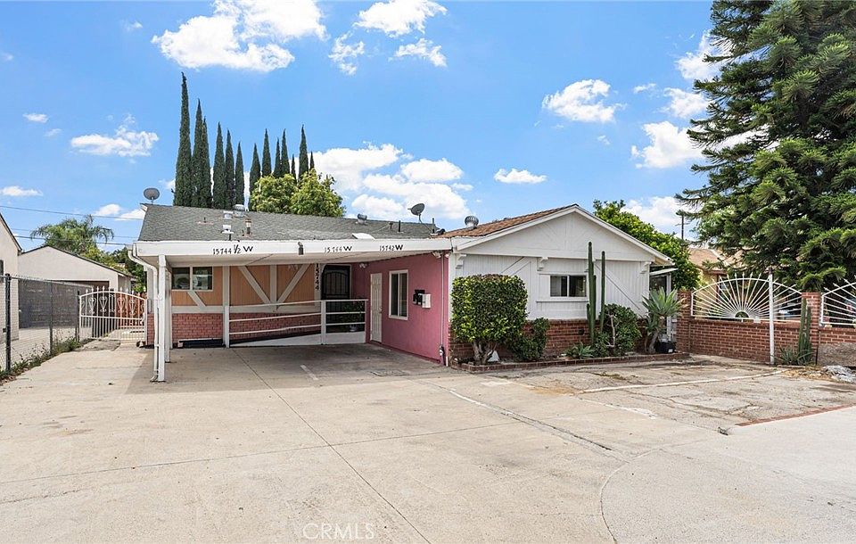 1st image of 15744 Saticoy St