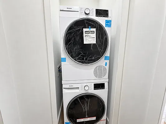 Laundry, photo 1