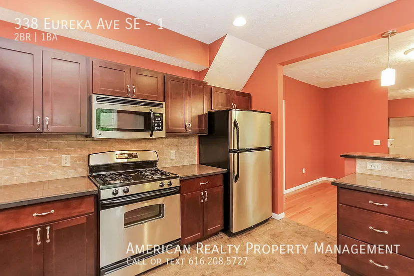 338 Eureka Ave SE — Photo 3
