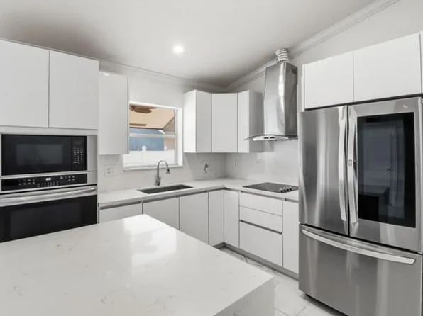 105 Vanessa St, Palm Springs, FL 33461
