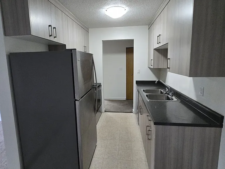2460 Glen Eagle Cres #306 — Photo 7