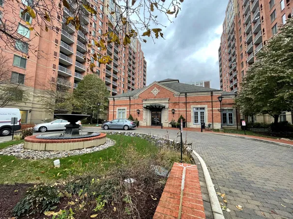 11710 Old Georgetown Rd APT 521, North Bethesda, MD 20852