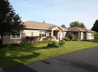 4571 Vista Dr, Canandaigua, NY 14424
