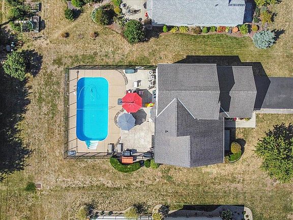 3rd image of 1530 Carmel Dr