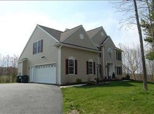 102 Woodbury Hl, Wynantskill, NY 12198