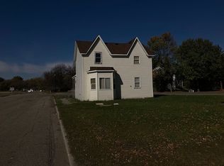 622 N 1st St, Warren, MN 56762