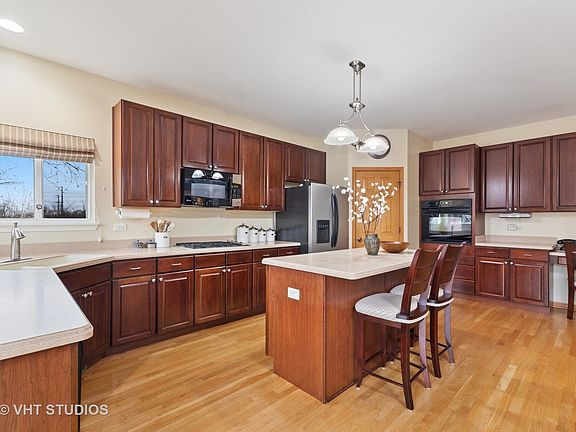 5th image of 251 Lillian Pl
