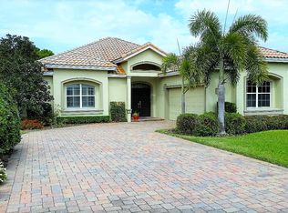 30514 Island Club Dr, Tavares, FL 32778