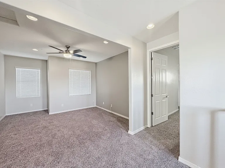 2345 W Gloria Ln — Photo 16