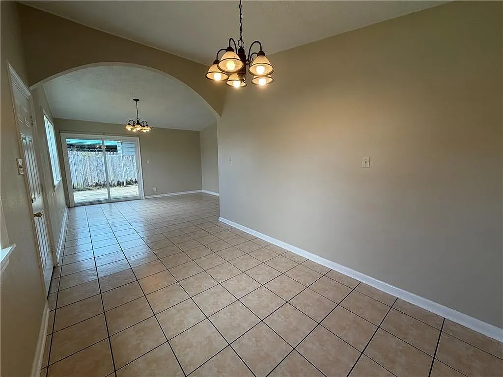 3 bed, 1.5 bath, 1004 sqft, $1,700 — Photo 3