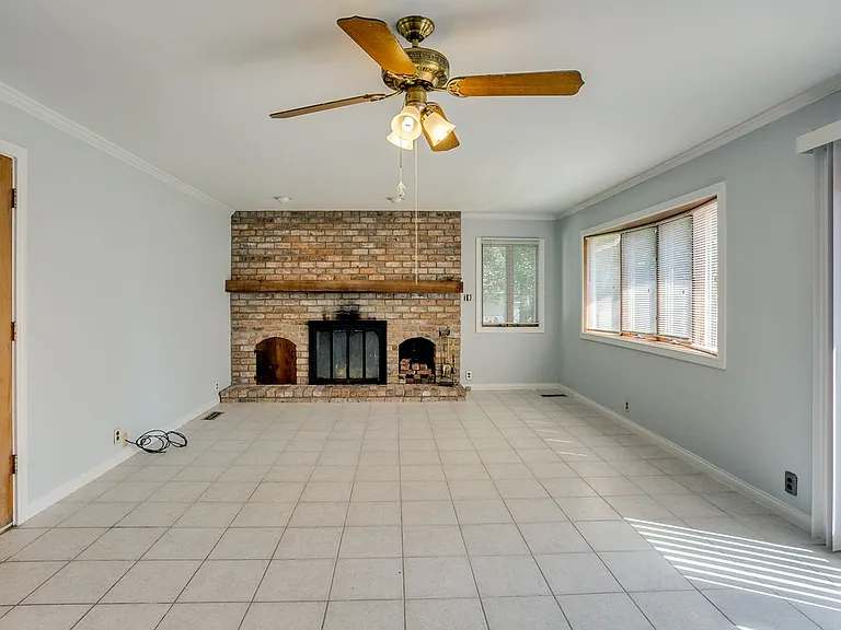 2110 Boudreau Dr — Photo 21