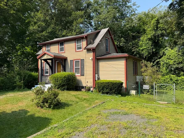 260 1/2 Davis St, Greenfield, MA 01301