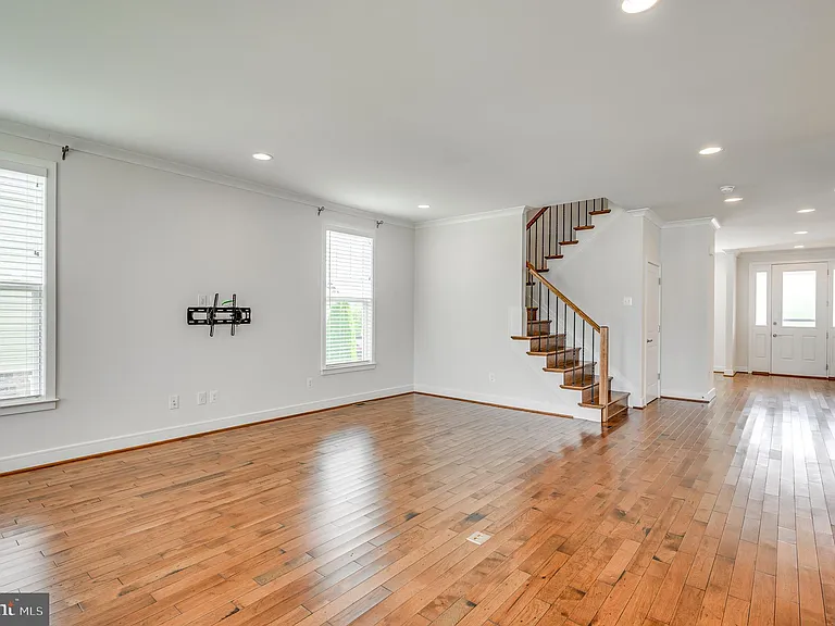 1118 Akan St SE — Photo 9