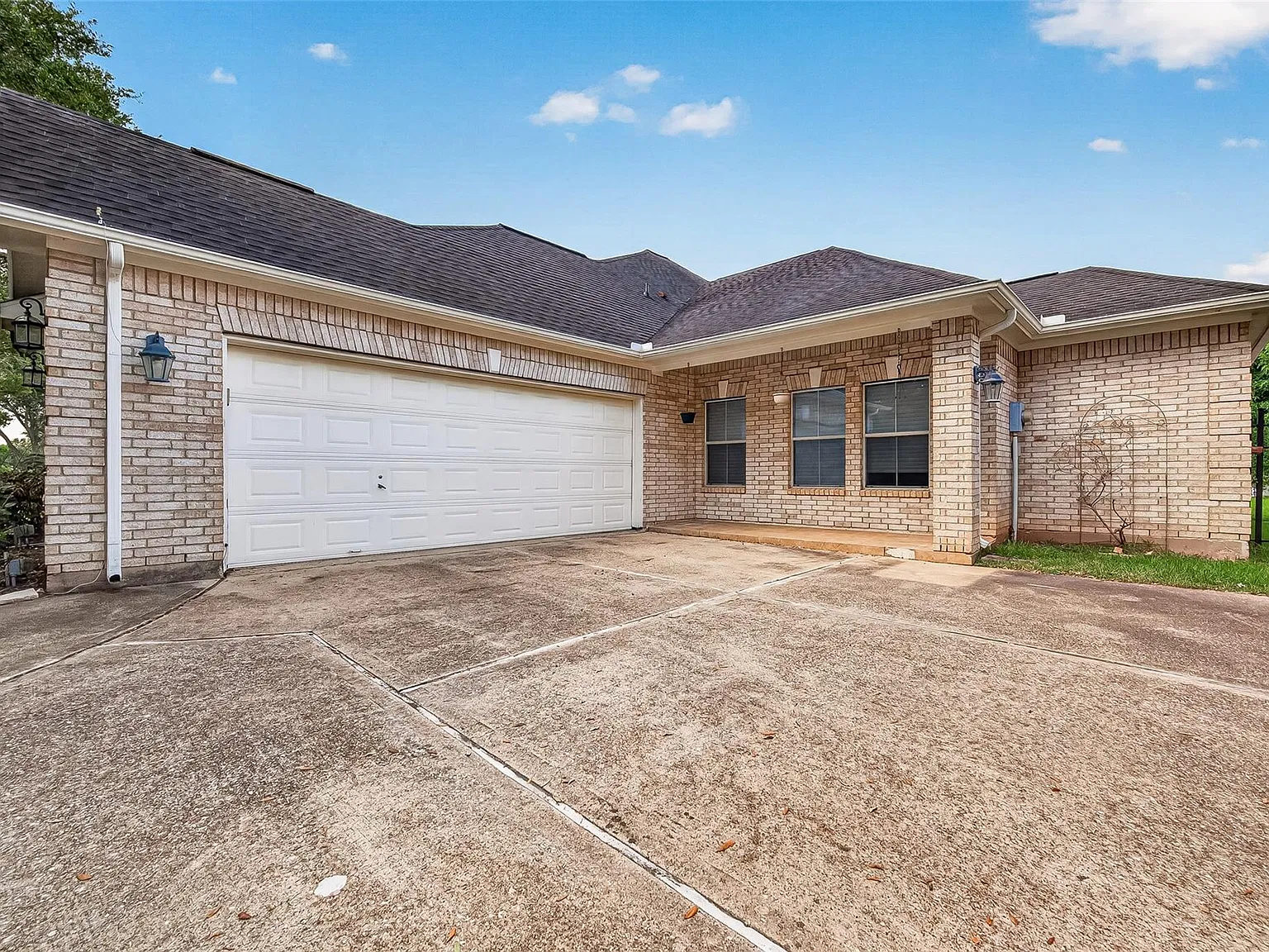 3 bed, 3.5 bath, 3498 sqft, $3,400 — Photo 3