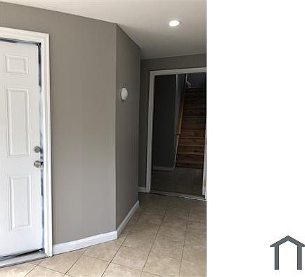3rd image of 102 Elizabeth St #2