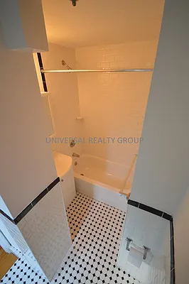 Rented by Universal Realty Group | media 29