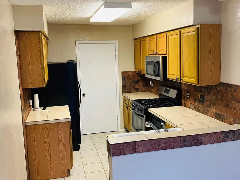 1020 Royal Vista Dr — Photo 4