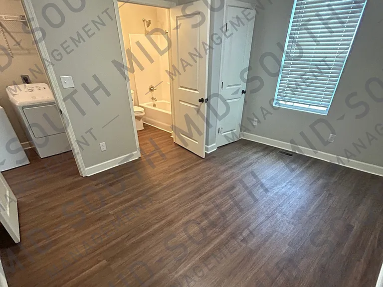 325 N Dean St — Photo 14