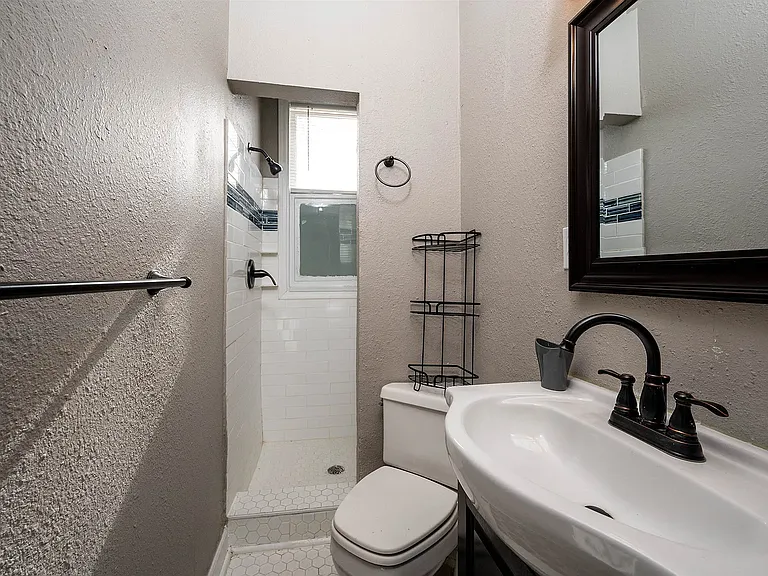 1347 Harbert Ave — Photo 14