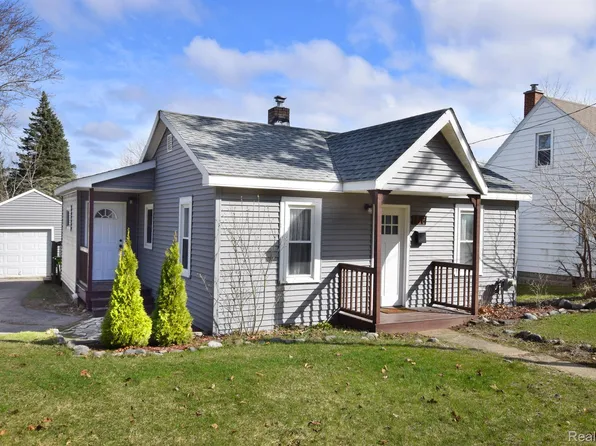 716 Grant St, Fenton, MI 48430