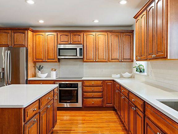 4th image of 74 Washington St #1