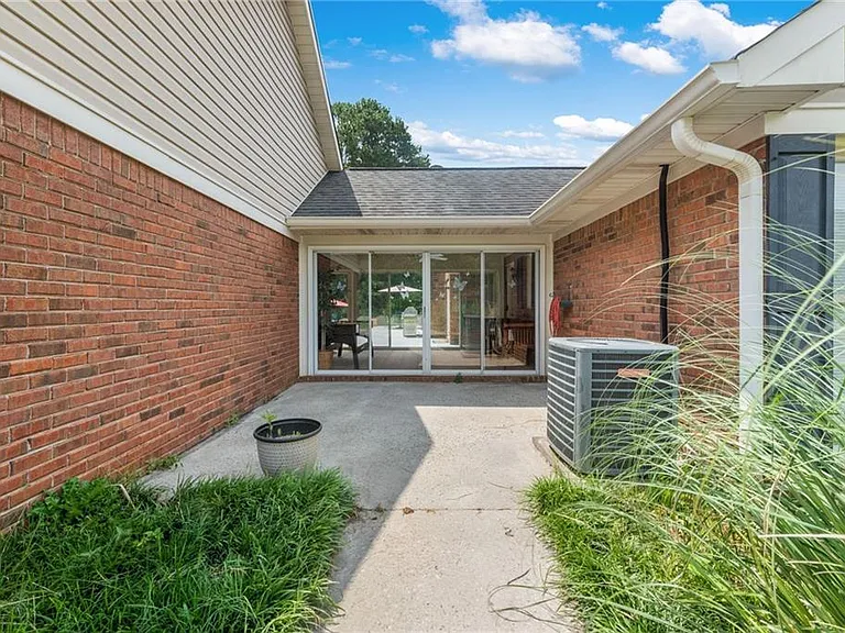 1061 Highway 92 N — Photo 58