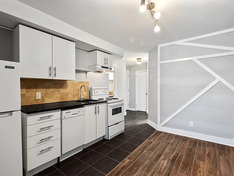 467 Slater St — Photo 58
