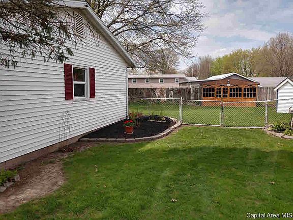 3rd image of 123 W Sunnyview Ave