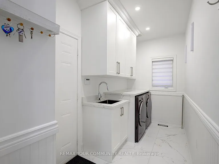 16 Muret Cres — Photo 30