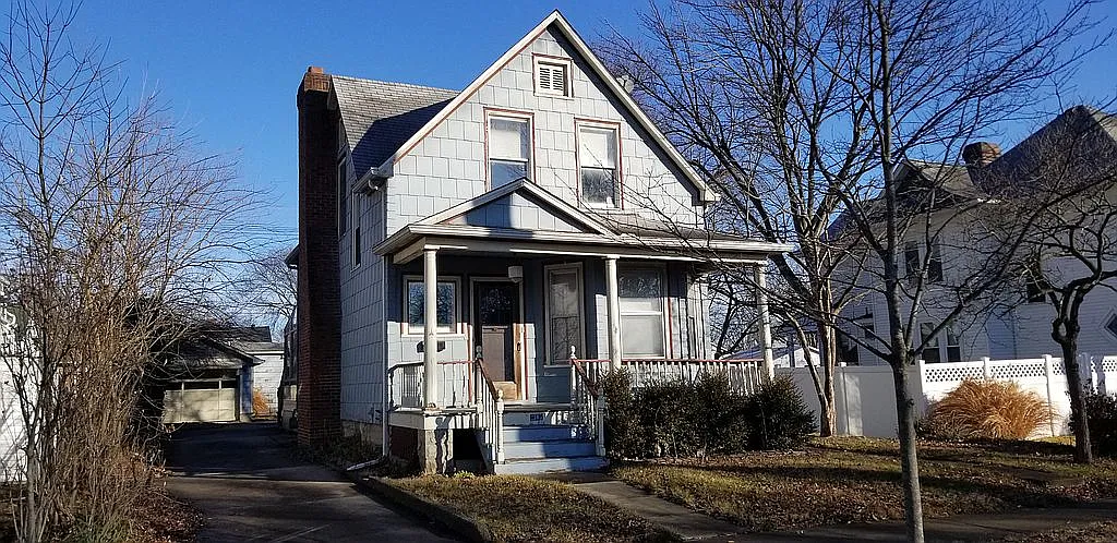 1305 13th St photo 1