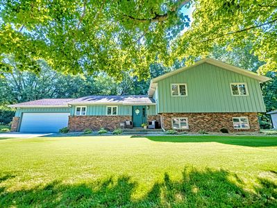 1055 Parkwood Dr, Nappanee, IN, 46550