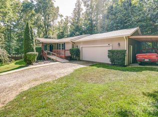 6 Bear Trl, Fairview, NC 28730