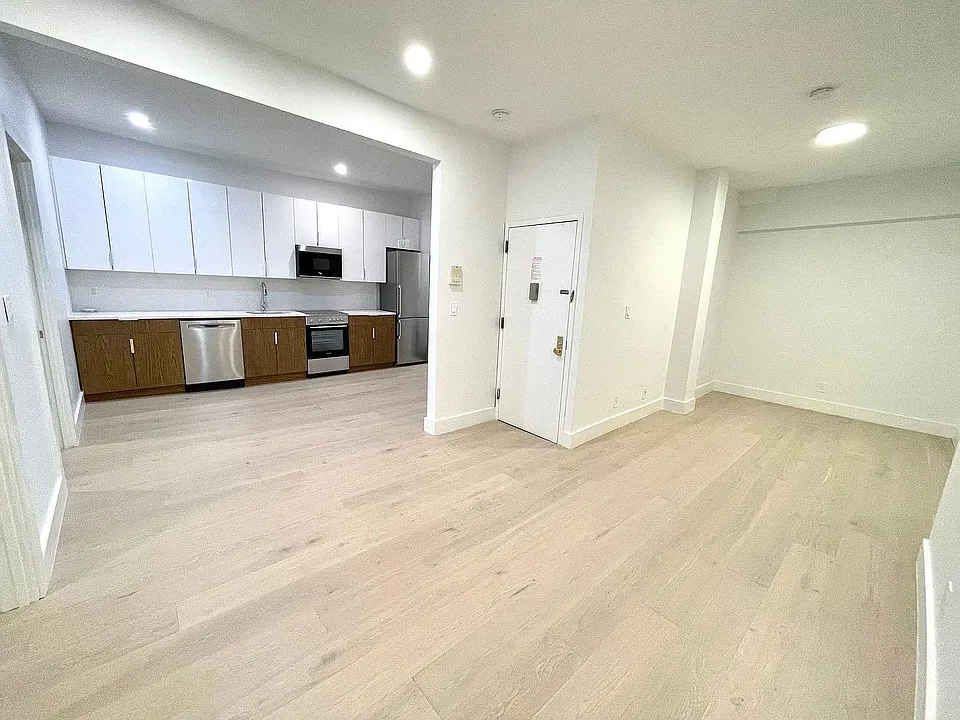 334 E 9th St #7