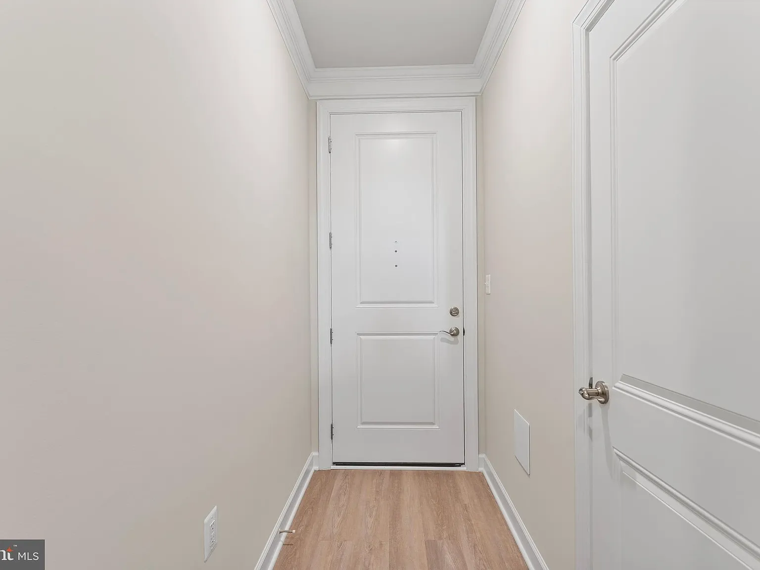 2 bed, 4.0 bath, 1504 sqft, $3,900 — Photo 3