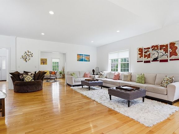 5th image of 9 Boxwood Rd