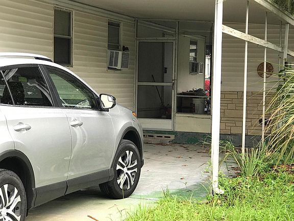 Large Carport with scree room and utility room