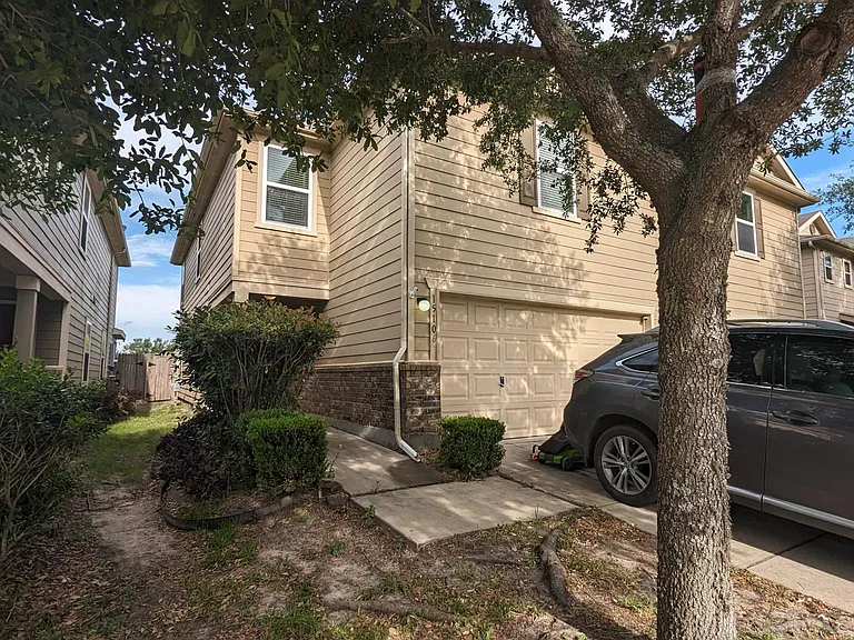 Beautiful, 3 br 2.5 bth townhome in a quiet neighborhood.