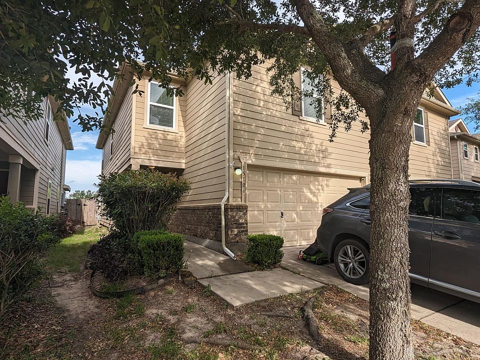 Beautiful, 3 br 2.5 bth townhome in a quiet neighborhood.