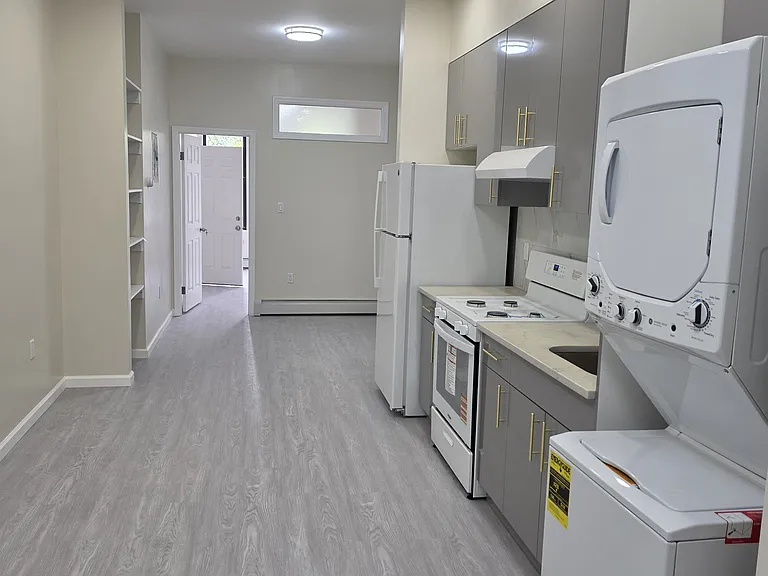 781 Seneca Ave #2 — Photo 8