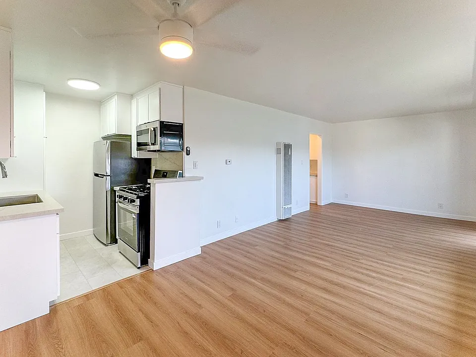 418 Rose Ave #4
