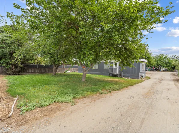 1831 W North Grand Avenue, Porterville, CA 93257