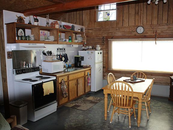 4th image of 744 Spring Creek Rd