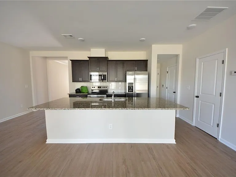 1147 Lucan Ln — Photo 11