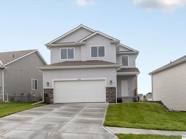 7925 94th St, Omaha, NE 68122