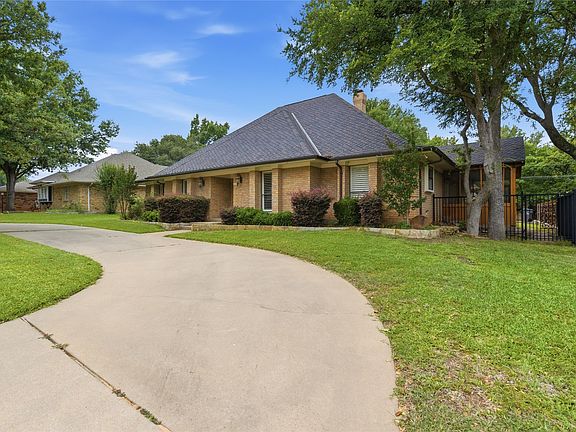 2nd image of 1515 Oak Forest Dr