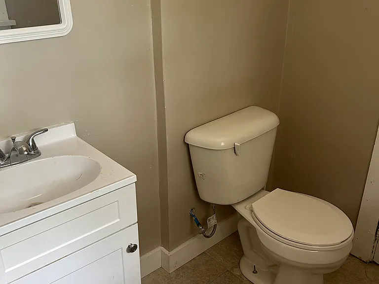 715 SW 5th St #3 — Photo 10