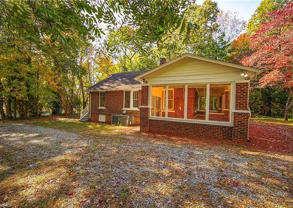 2nd image of 3321 Fore Pl