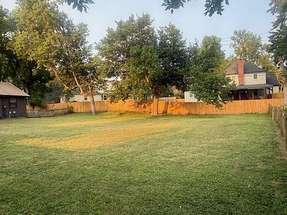 4th image of 3315 NE Shady Lane Dr